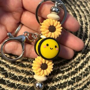 Bee 🐝 & Sunflower 🌻 Keychain
